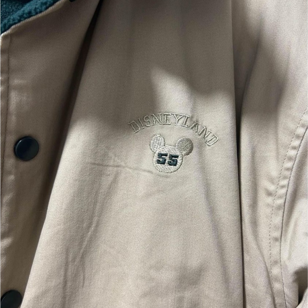 New with tags Disney 55 size medium reversible jacket / coat tan / dark green